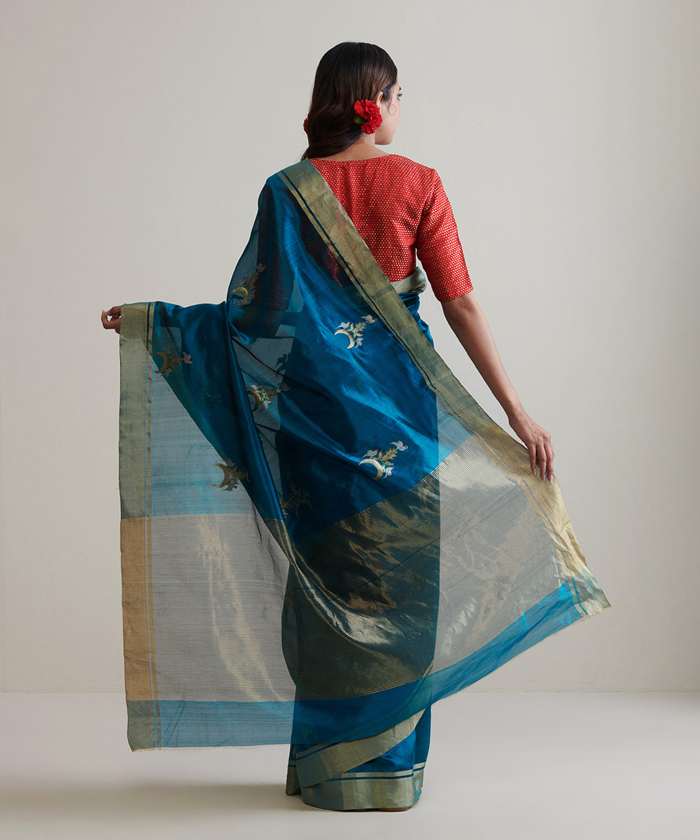 Emerald_Green_Handloom_Pure_Chanderi_Silk_Saree_With_Gold_And_Silver_Zari_Bird_Motif_WeaverStory_03