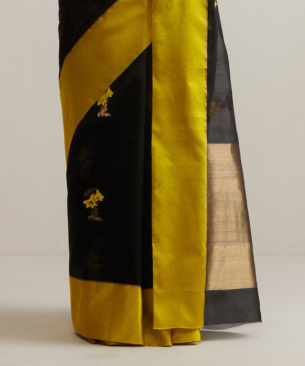 Dark_Black_Handloom_Pure_Chanderi_Silk_Saree_With_Mashroo_Border_WeaverStory_04
