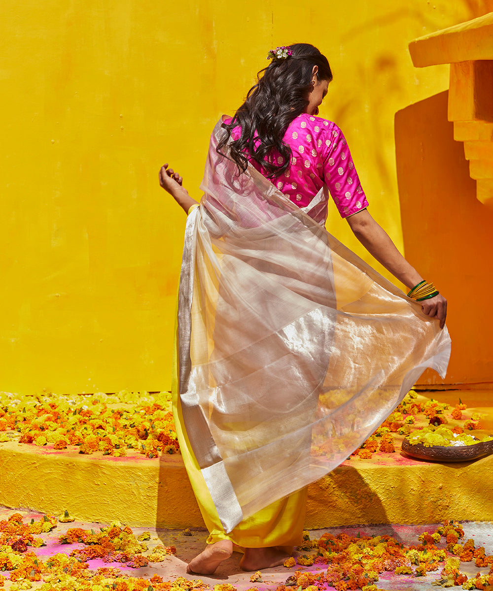 Handloom_White_Pure_Cotton_Chanderi_Saree_With_Yellow_Mashroo_Border_WeaverStory_03