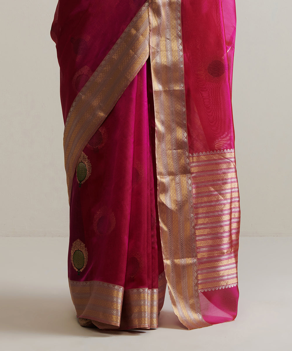 Handloom_Magenta_Pure_Chanderi_Silk_Saree_With_Nakshi_Border_And_Anardana_Booti_WeaverStory_04