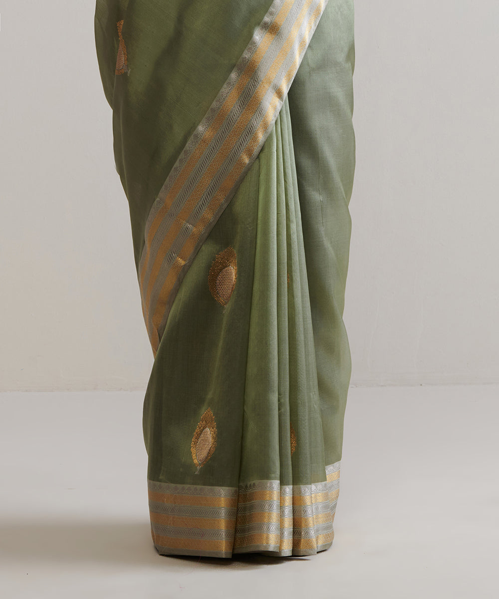 Handloom_Henna_Green_Pure_Chanderi_Silk_Saree_With_Nakshi_Border_And_Anardana_Booti_WeaverStory_04