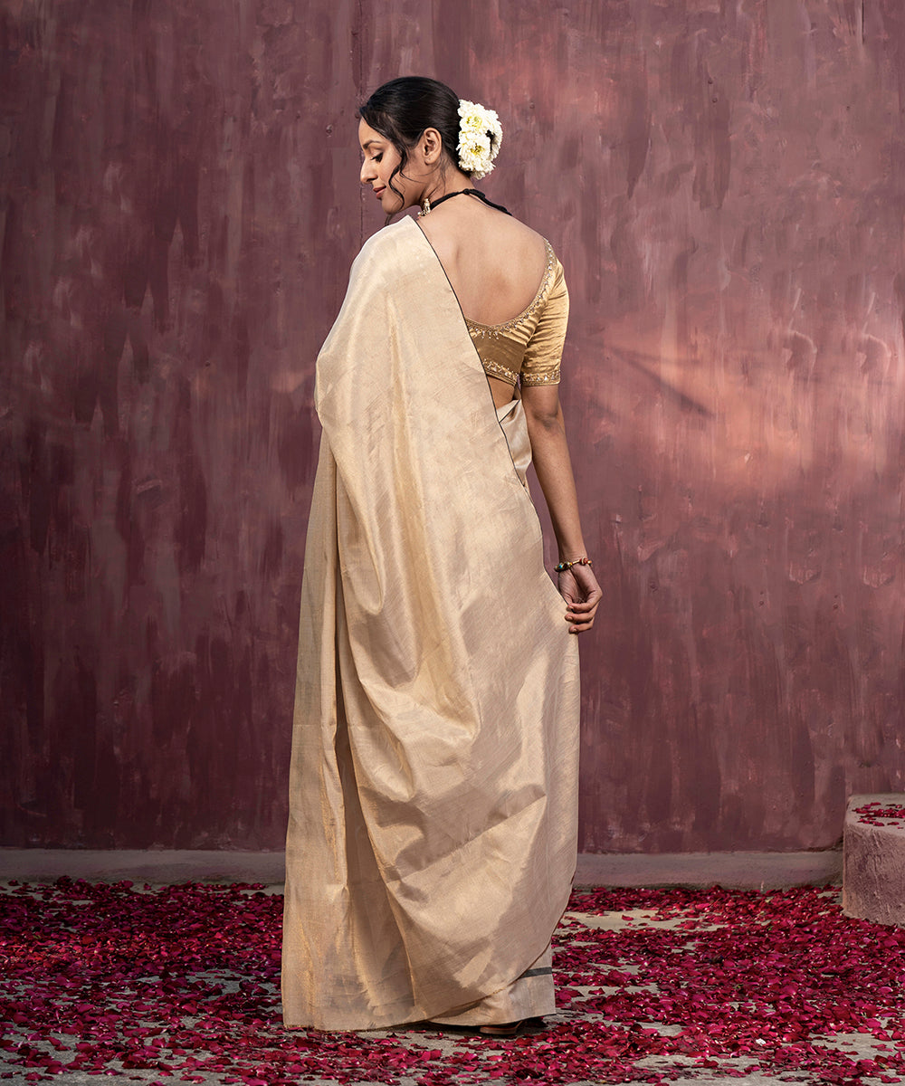 Handloom_Light_Gold_Tissue_Chanderi_Silk_Saree_With_Black_Thin_Woven_Border_WeaverStory_03