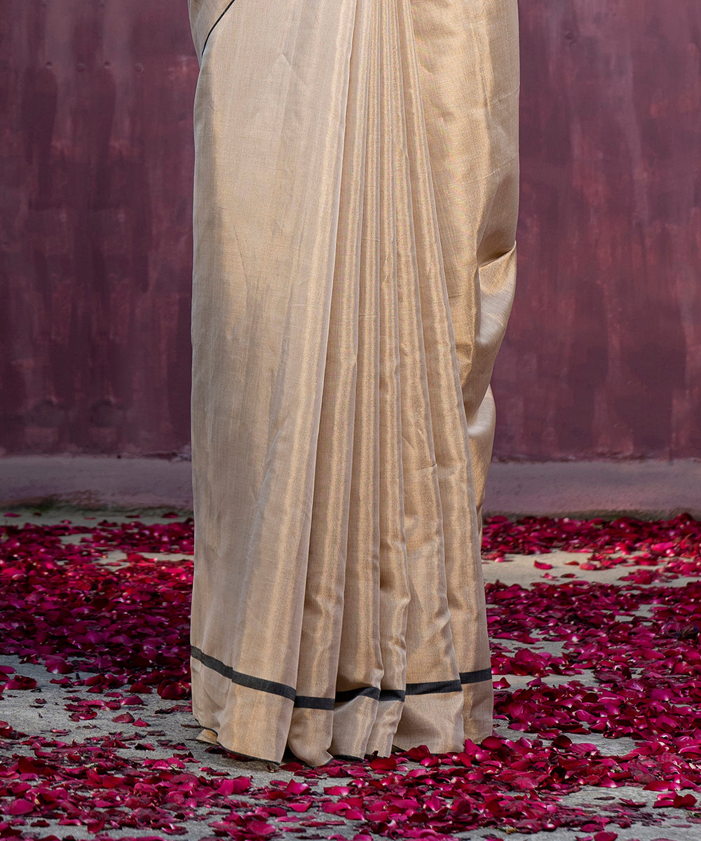 Handloom_Light_Gold_Tissue_Chanderi_Silk_Saree_With_Black_Thin_Woven_Border_WeaverStory_04