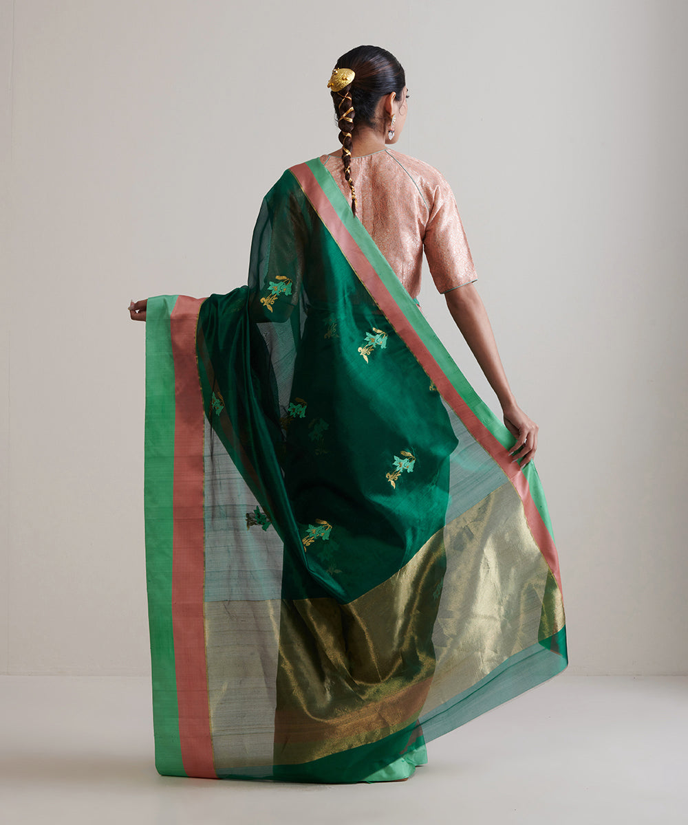 Handloom_Emerald_Green_Pure_Chanderi_Silk_Saree_With_Mashroo_Border_And_Floral_Motifs_WeaverStory_03