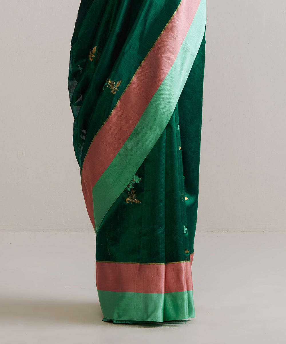 Handloom_Emerald_Green_Pure_Chanderi_Silk_Saree_With_Mashroo_Border_And_Floral_Motifs_WeaverStory_04