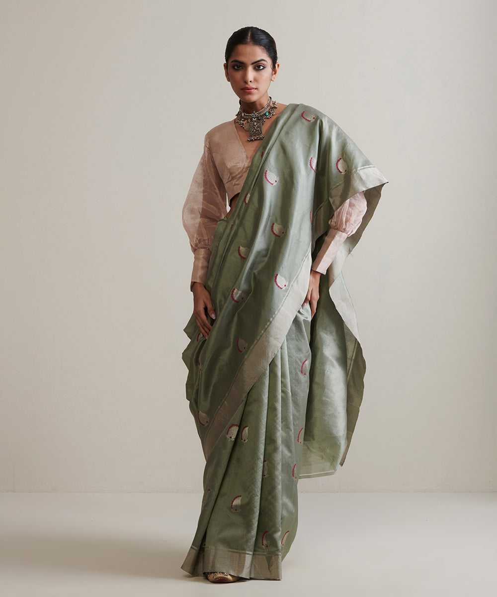 Grey_Handloom_Pure_Chanderi_Silk_Saree_With_Kairi_Booti_Woven_In_Silver_Zari_WeaverStory_02