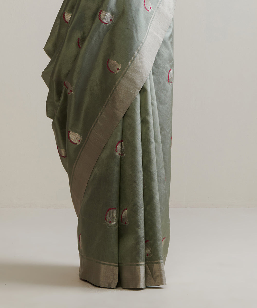 Grey_Handloom_Pure_Chanderi_Silk_Saree_With_Kairi_Booti_Woven_In_Silver_Zari_WeaverStory_04