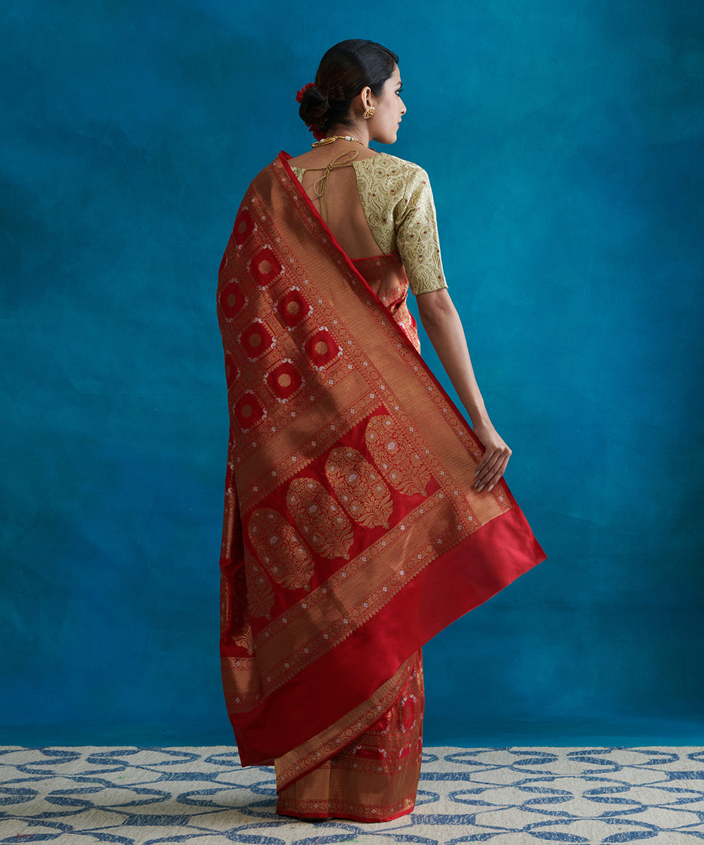 Red_Handloom_Pure_Katan_Silk_Banarasi_Saree_With_Square_Gold_And_Silver_Jaal_WeaverStory_03