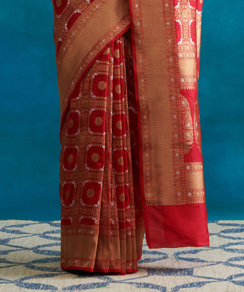 Red_Handloom_Pure_Katan_Silk_Banarasi_Saree_With_Square_Gold_And_Silver_Jaal_WeaverStory_04