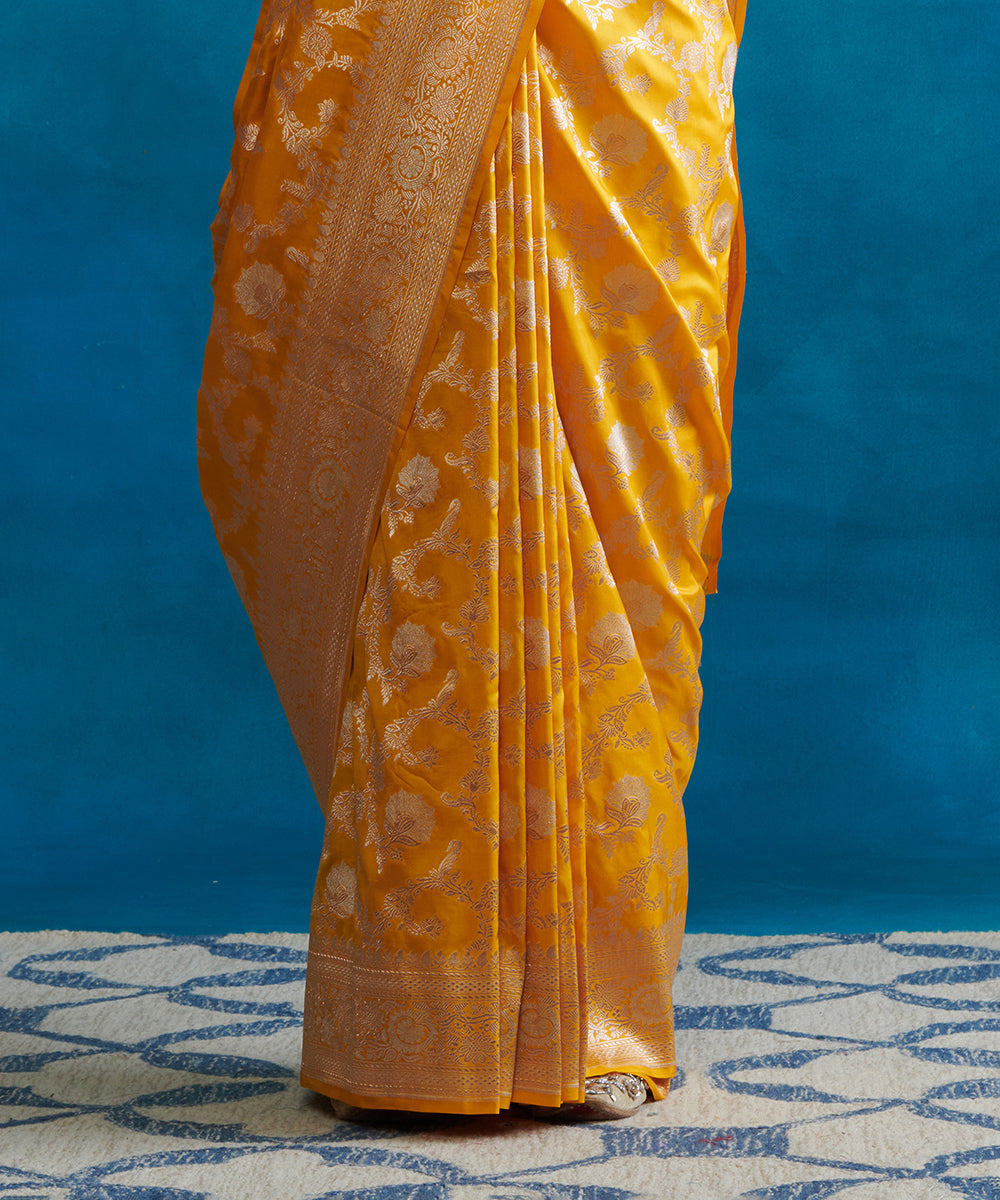 Handloom_Yellow_Pure_Katan_Pure_Silk_Banarasi_Saree_With_Cutwork_Sona_Rupa_Jaal_WeaverStory_04