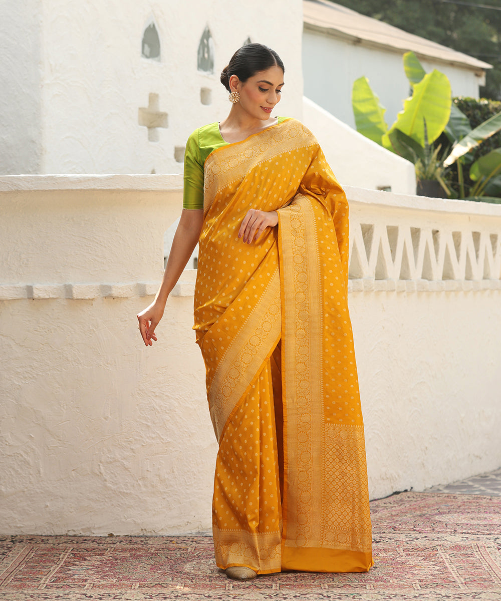 Mustard_Handloom_Pure_Katan_Silk_Banarasi_Saree_With_Booti_WeaverStory_02
