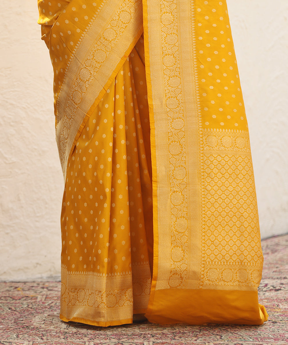 Mustard_Handloom_Pure_Katan_Silk_Banarasi_Saree_With_Booti_WeaverStory_04