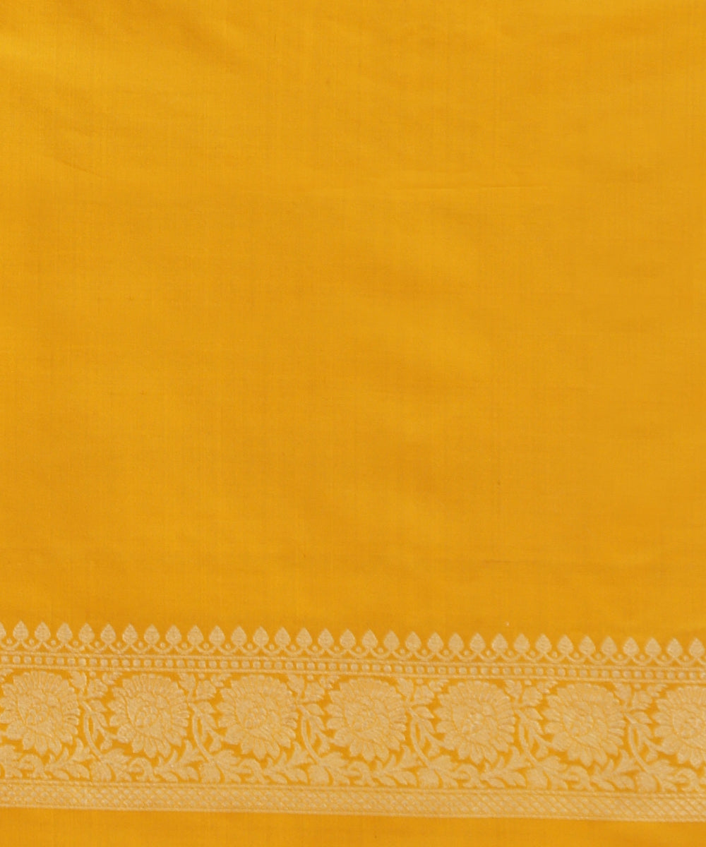 Mustard_Handloom_Pure_Katan_Silk_Banarasi_Saree_With_Booti_WeaverStory_05