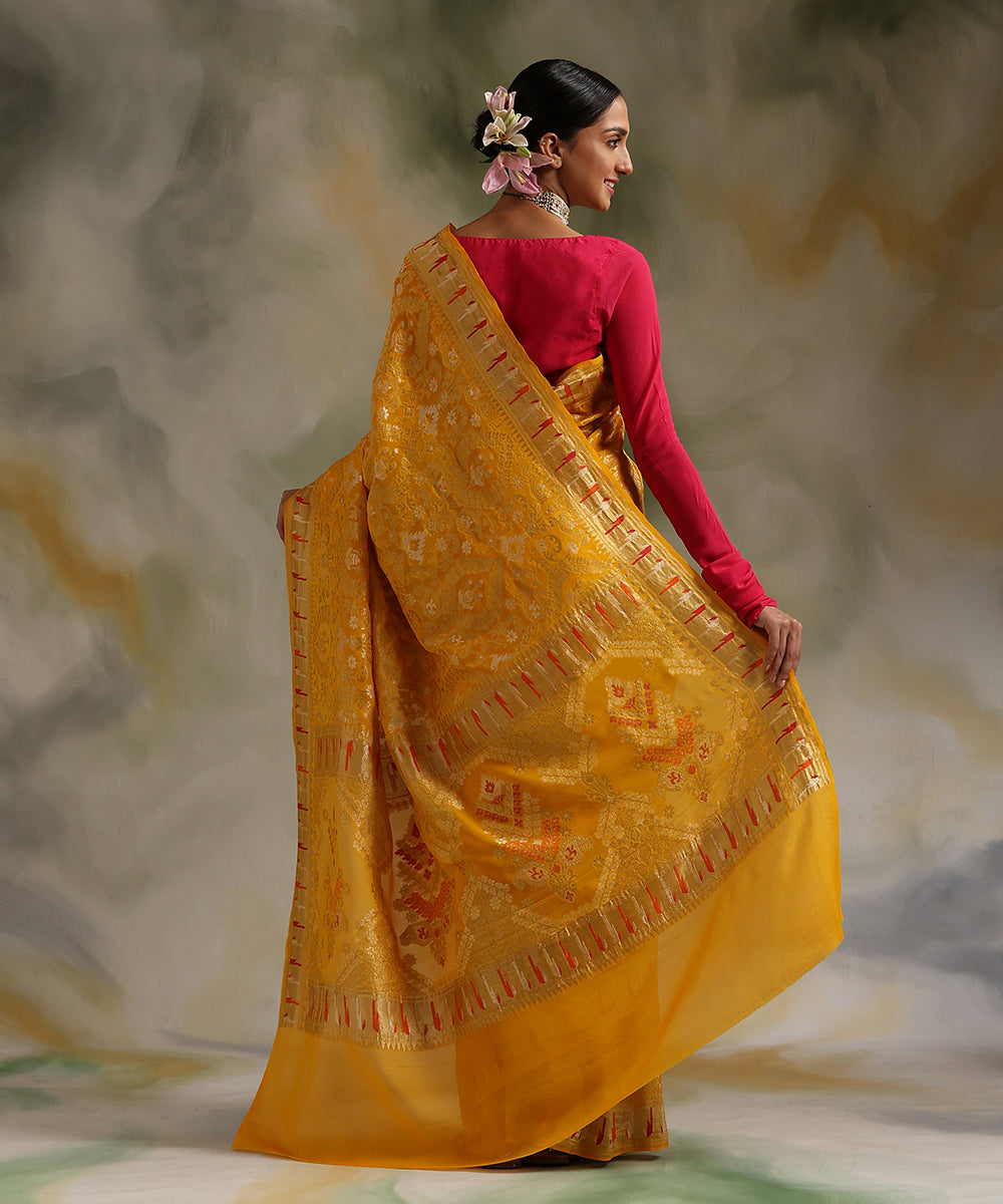 Handloom_Yellow_Pure_Georgette_Banarasi_Saree_With_Sky_Blue_Meenakari_WeaverStory_03