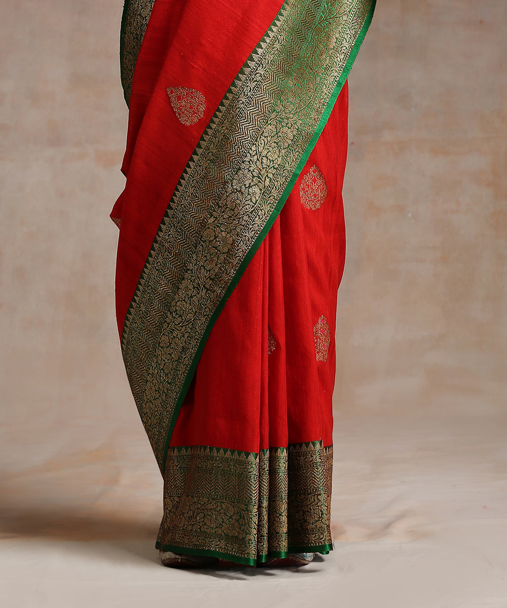 Handloom_Red_Tussar_Silk_Banarasi_Saree_With_Meenakari_And_Green_Border_WeaverStory_04