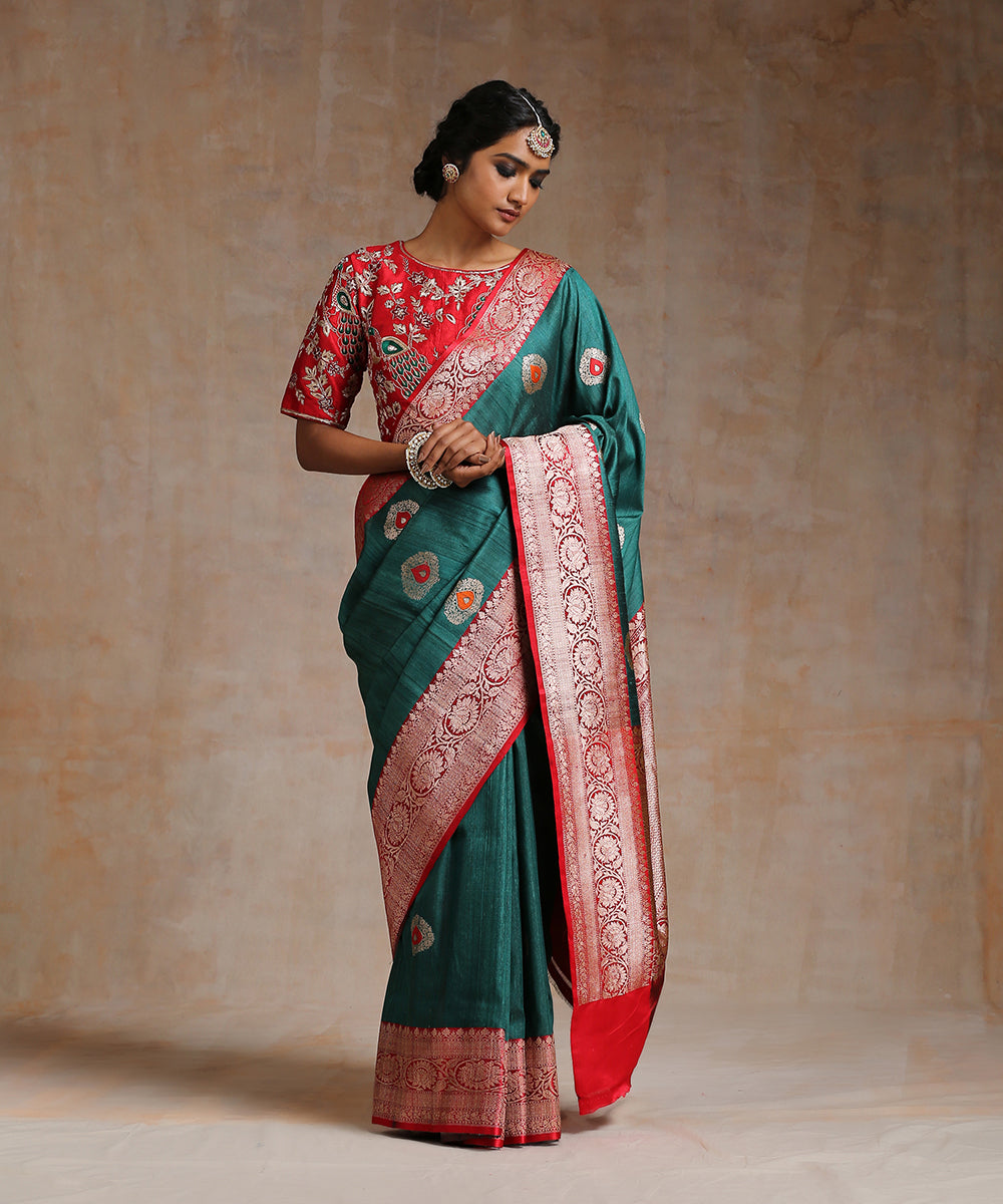 Teal_Handloom_Tussar_Silk_Banarasi_Saree_With_Red_Border_Saree_And_Kadhwa_Booti_WeaverStory_02