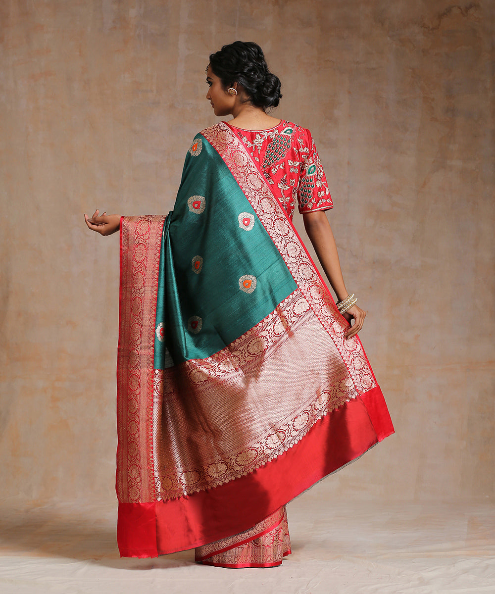Teal_Handloom_Tussar_Silk_Banarasi_Saree_With_Red_Border_Saree_And_Kadhwa_Booti_WeaverStory_03