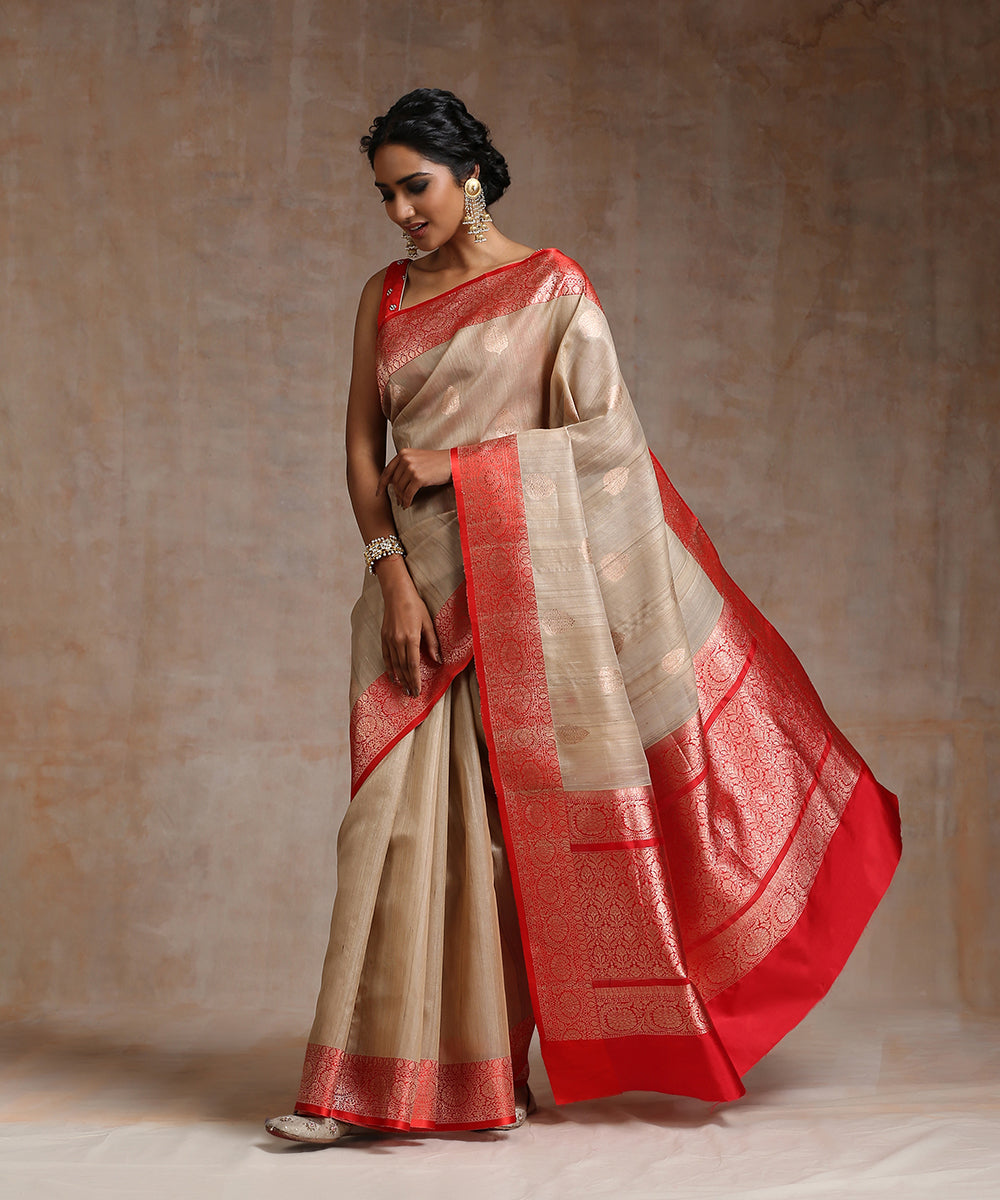 Handloom_Beige_Tussar_Silk_Banarasi_Saree_With_Kadhwa_Big_Booti_WeaverStory_02