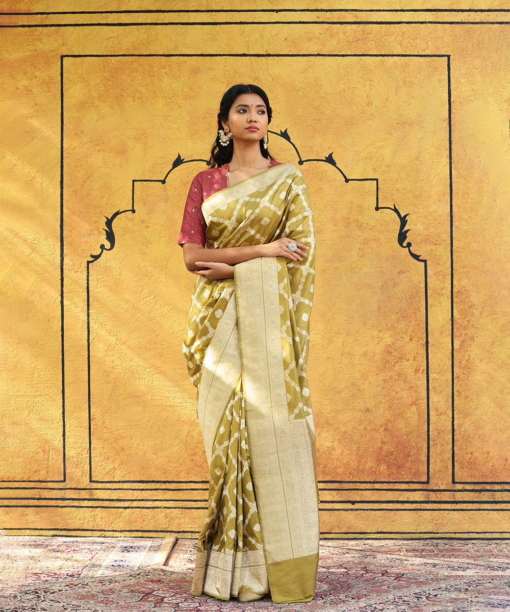 Handloom_Henna_Green_Pure_Katan_Silk_Banarasi_Saree_With_Zari_Jaal_WeaverStory_02