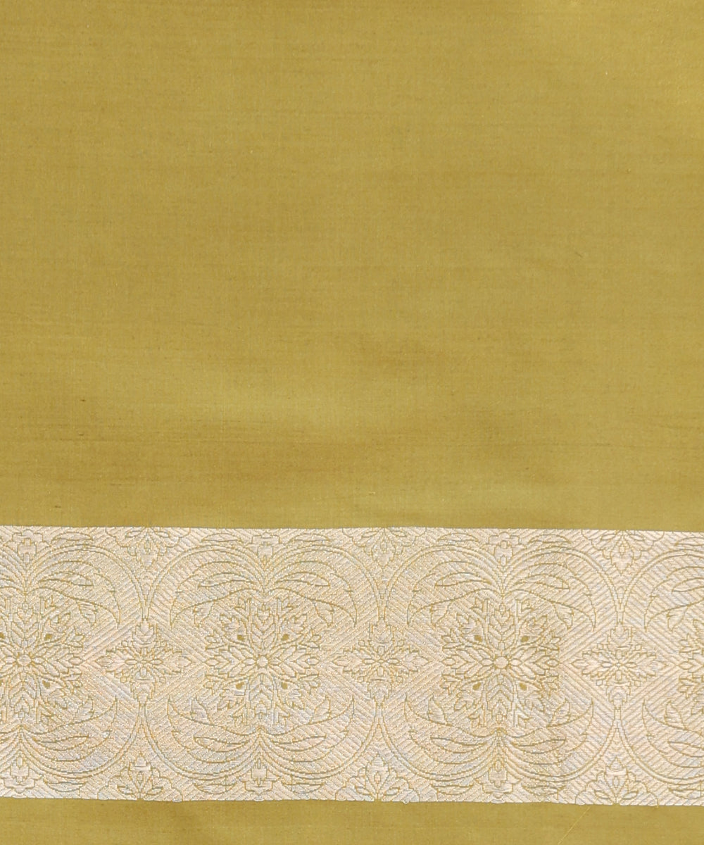 Handloom_Henna_Green_Pure_Katan_Silk_Banarasi_Saree_With_Zari_Jaal_WeaverStory_05