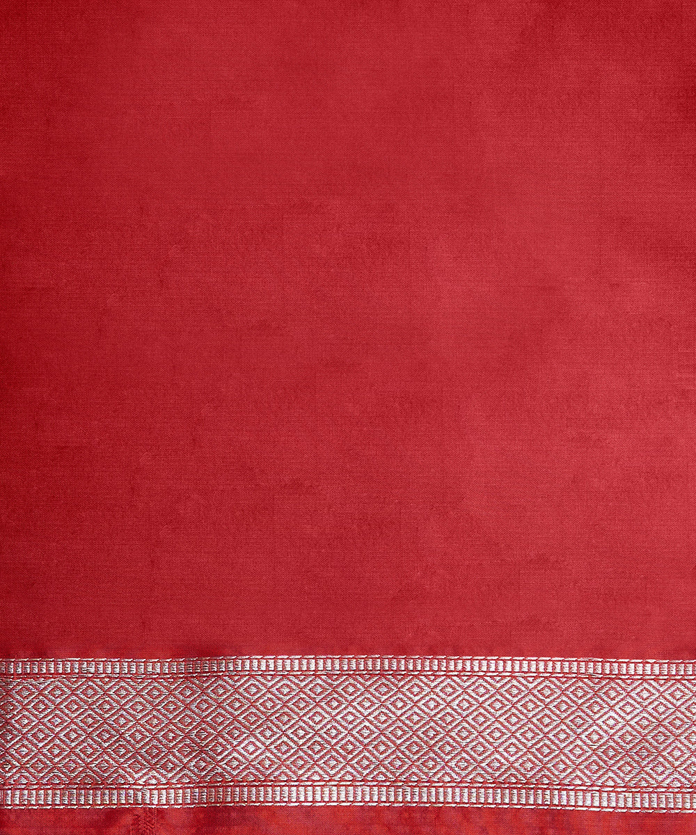 Handloom_Grey_Pure_Chanderi_Silk_Saree_With_Zari_Booti_WeaverStory_05