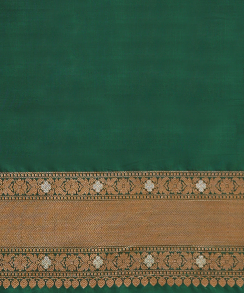 Handloom_Green_Pure_Katan_Silk_Banarasi_Saree_With_Sona_Rupa_Square_Jaal_WeaverStory_05