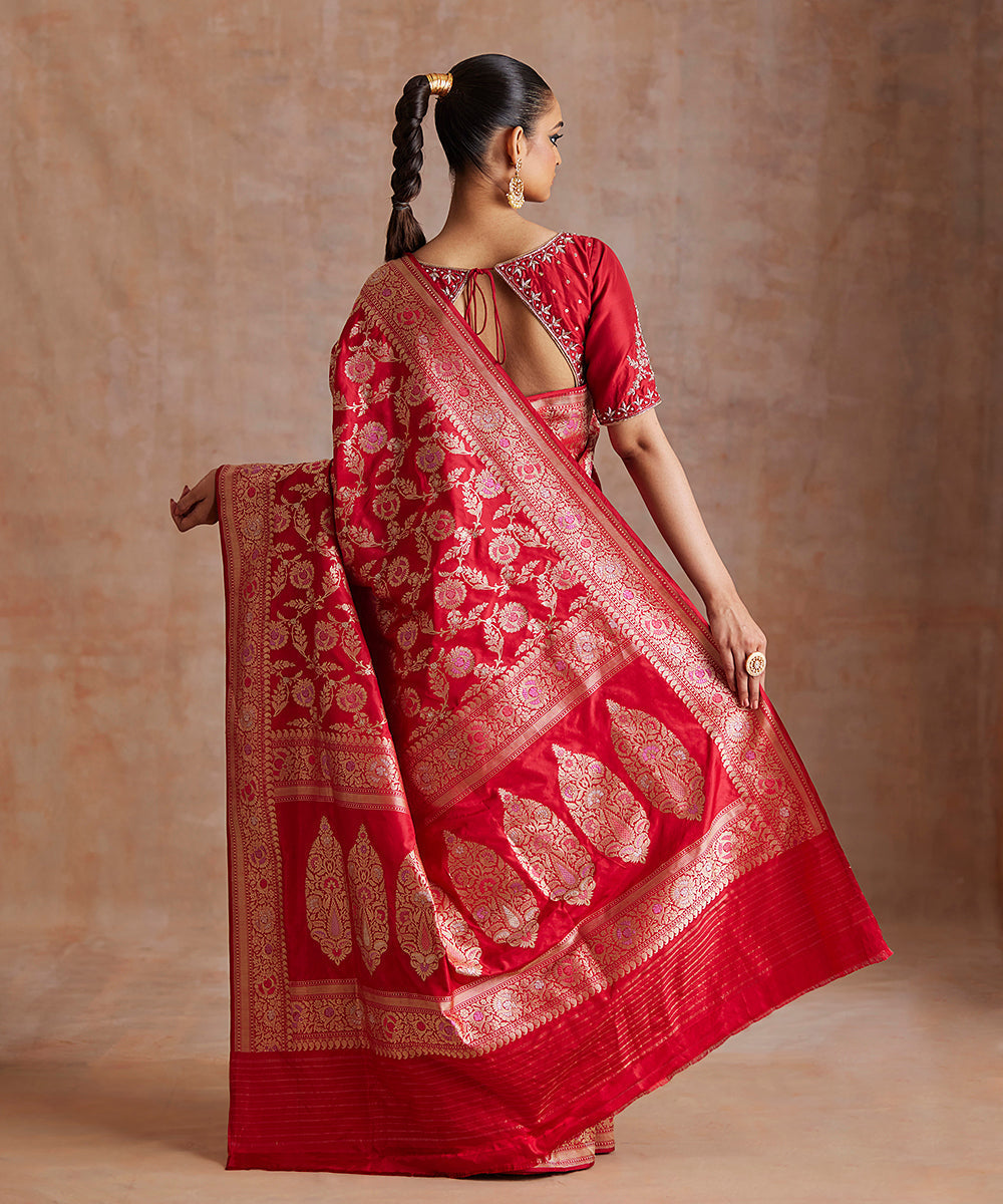 Handloom_Red_Pure_Katan_Silk_Banarasi_Saree_With_Gold_And_Silver_Border_WeaverStory_03