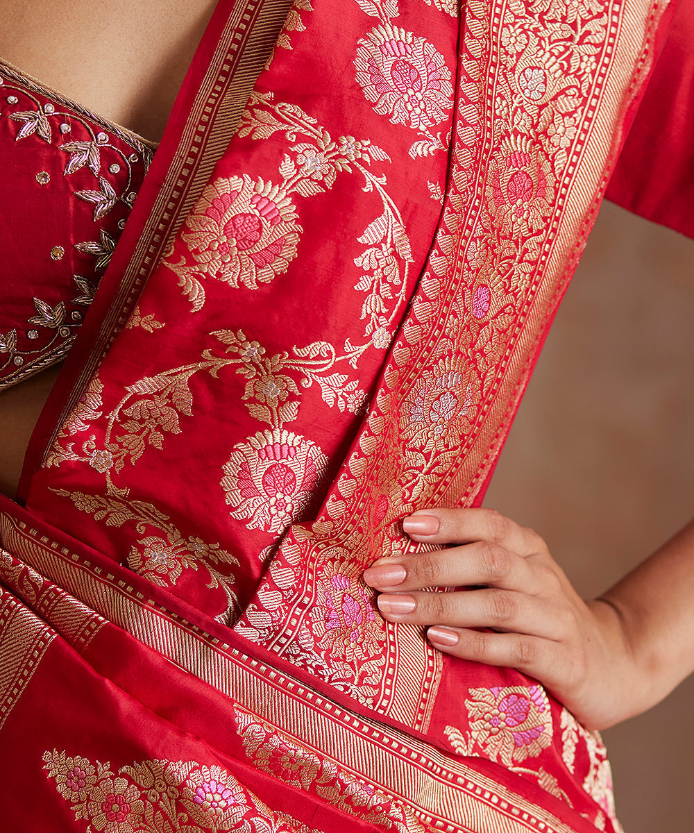 Handloom_Red_Pure_Katan_Silk_Banarasi_Saree_With_Gold_And_Silver_Border_WeaverStory_05