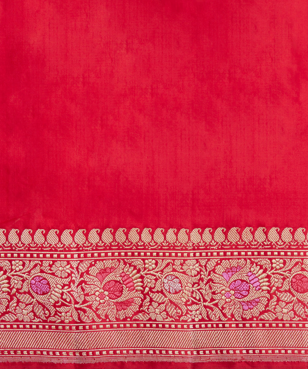 Handloom_Red_Pure_Katan_Silk_Banarasi_Saree_With_Gold_And_Silver_Border_WeaverStory_06