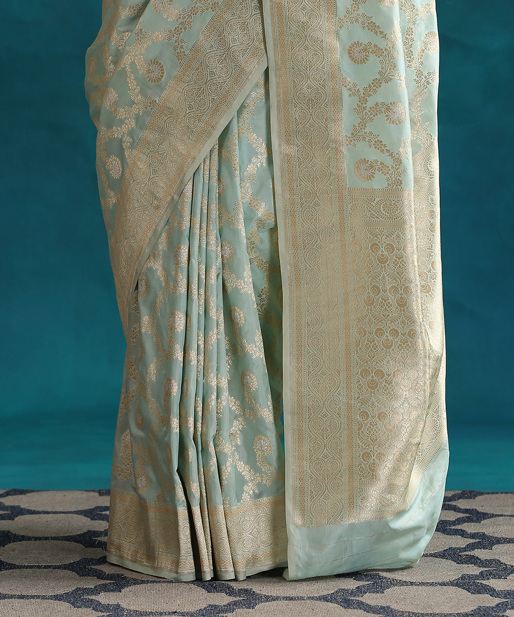 Powder_Blue_Handloom_Pure_Katan_Silk_Banarasi_Saree_With_Gold_And_Silver_Zari_Jaal_WeaverStory_04