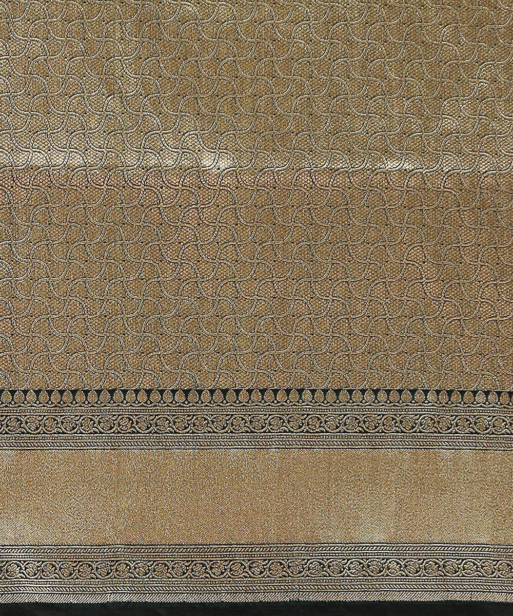 Bottle_Green_Handloom_Pure_Katan_Silk_Banarasi_Saree_With_Gold_And_Silver_Zari_Jaal_WeaverStory_05