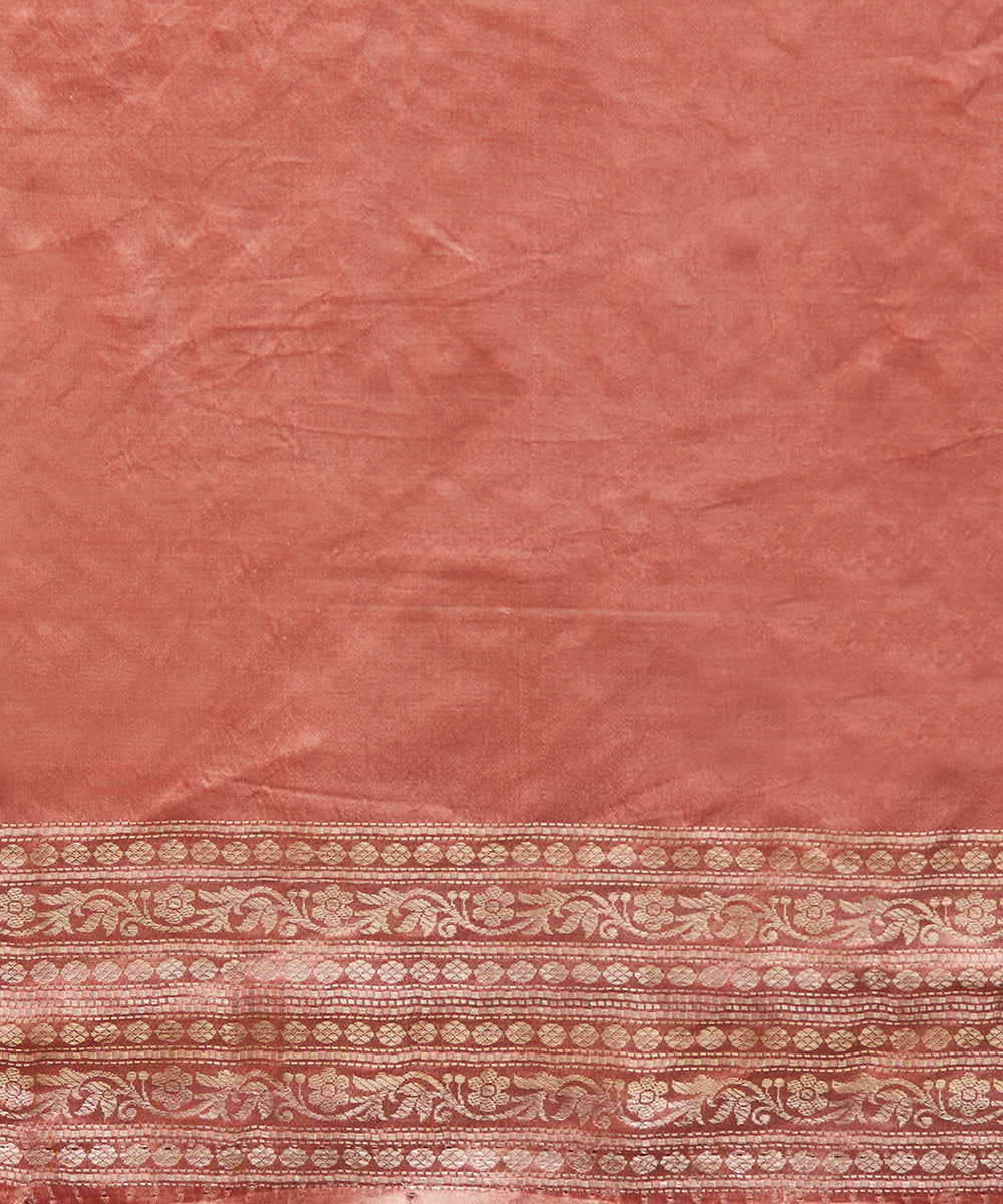 Peach_Handloom_Gajji_Silk_Tanchoi_Banarasi_Saree_With_Floral_Motifs_WeaverStory_05