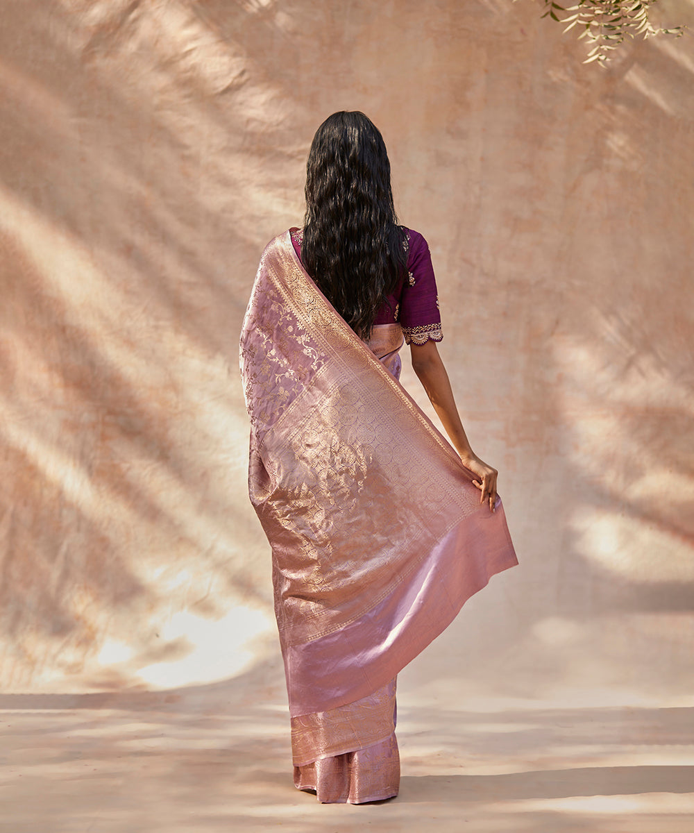 Handloom_Blush_Pink_Gajji_Silk_Tanchoi_Banarasi_Saree_With_Floral_Jaal_WeaverStory_03