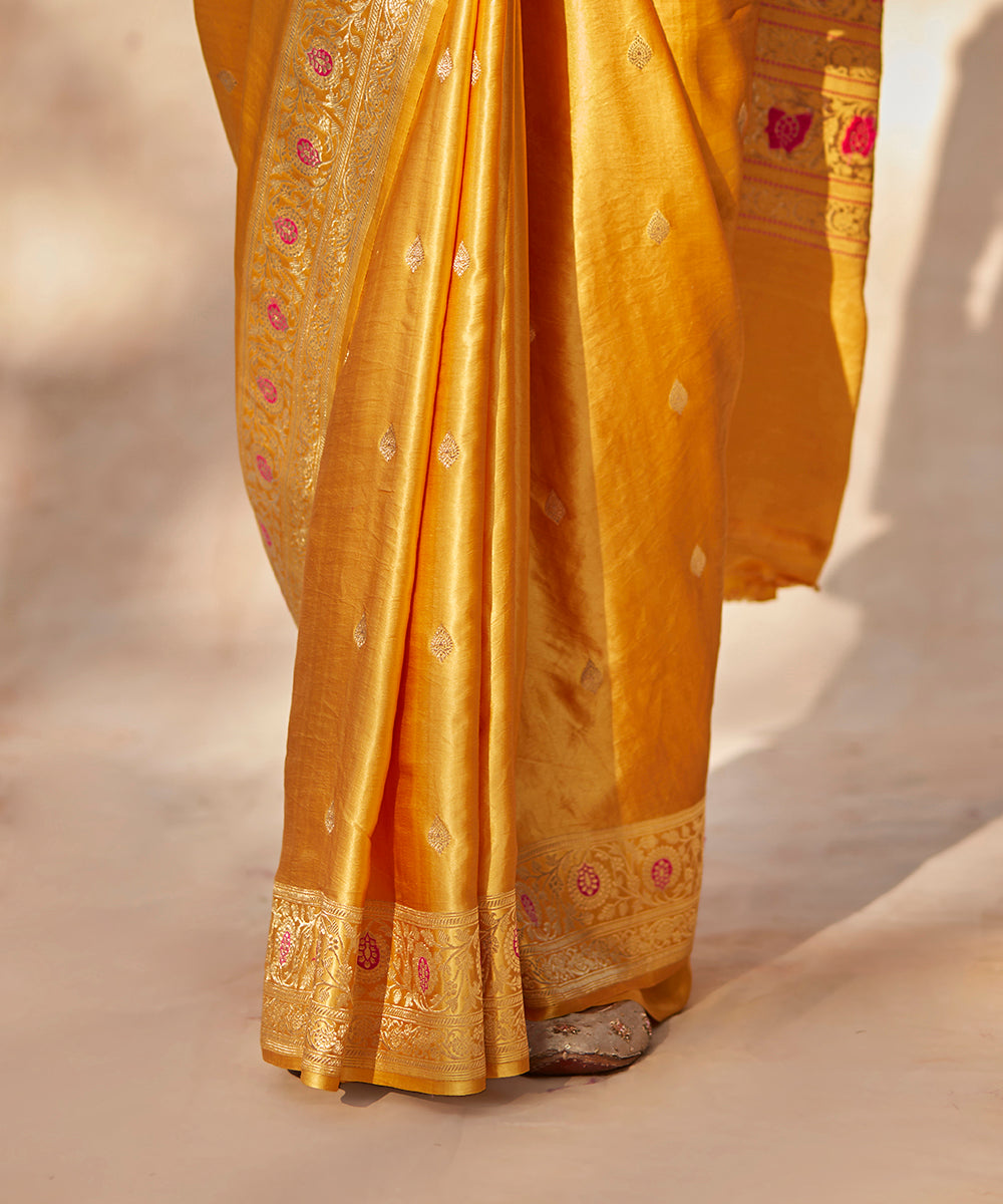 Handloom_Yellow_Gajji_Silk_Banarasi_Saree_With_Small_Booti_And_Meenakari_Border_WeaverStory_04