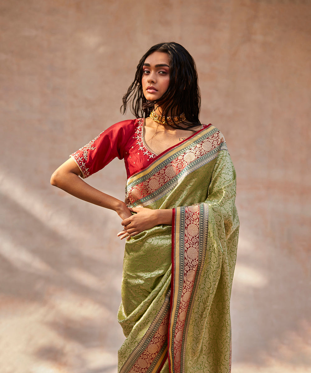 Pastel_Green_Handloom_Pure_Katan_Silk_Kimkhab_Banarasi_Saree_With_Meenakari_WeaverStory_01