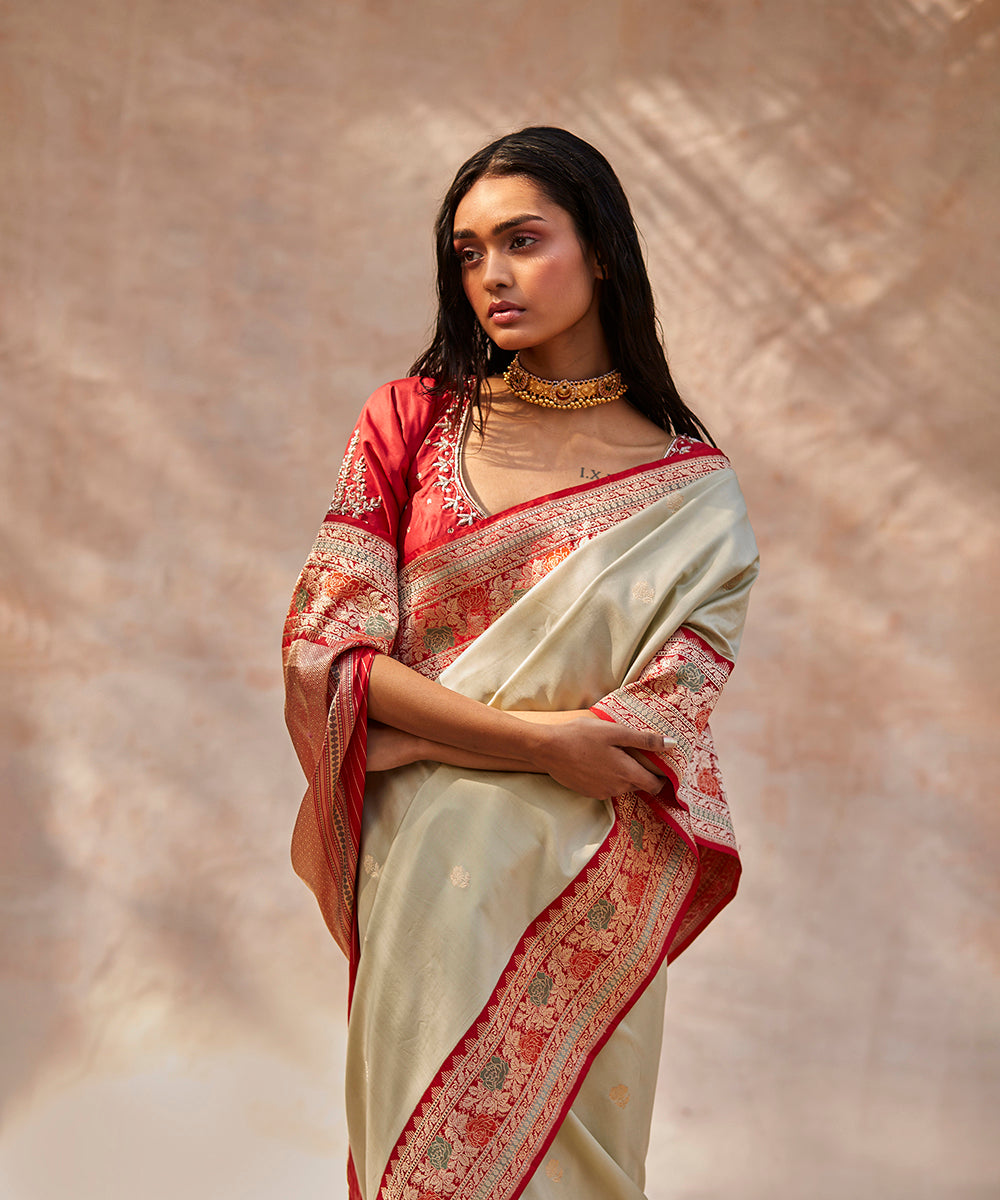 Cream_Handloom_Pure_Katan_Silk_Banarasi_Saree_With_Red_Meenakari_Border_And_Kadhwa_Booti_WeaverStory_01