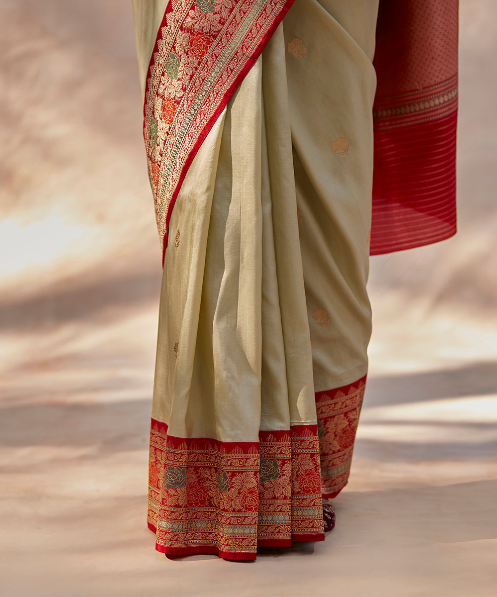 Cream_Handloom_Pure_Katan_Silk_Banarasi_Saree_With_Red_Meenakari_Border_And_Kadhwa_Booti_WeaverStory_04