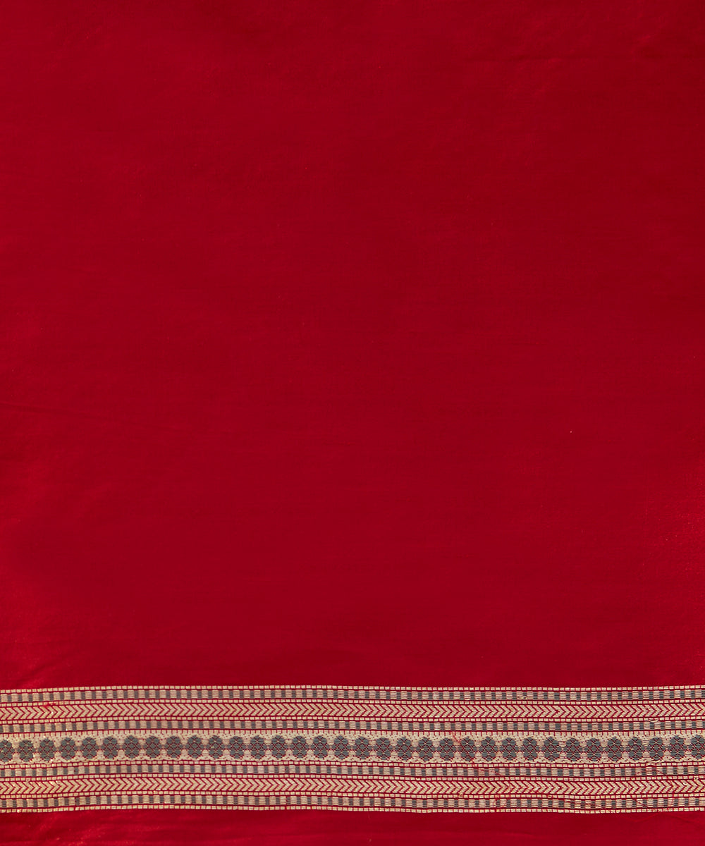 Cream_Handloom_Pure_Katan_Silk_Banarasi_Saree_With_Red_Meenakari_Border_And_Kadhwa_Booti_WeaverStory_05