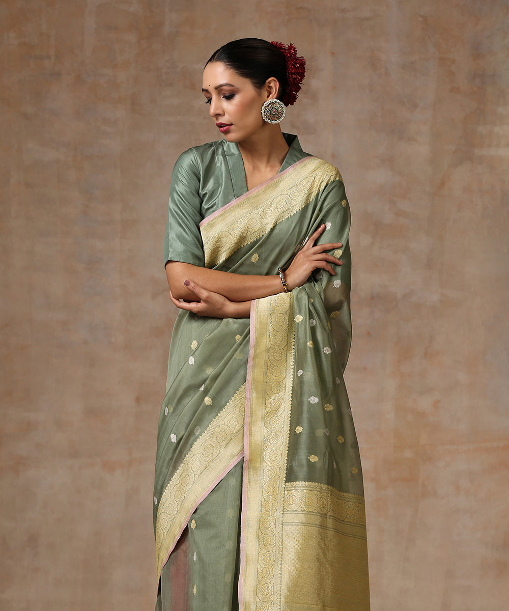 Grey_Handloom_Pure_Cotton_Banarasi_Saree_Silver_With_Baby_Pink_Selvedge_WeaverStory_01