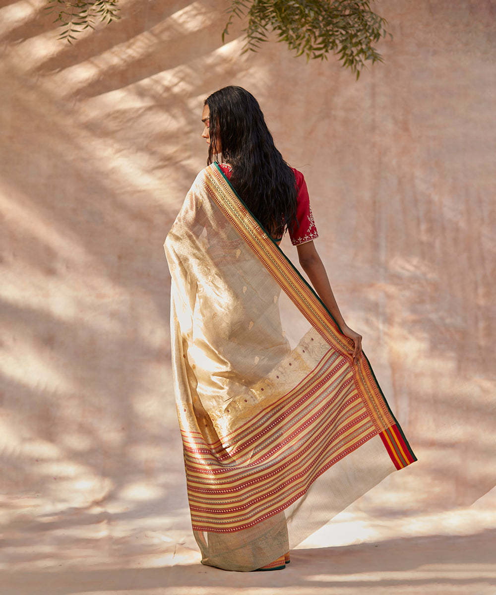 Cream_Handloom_Pure_Tissue_Silk_Banarasi_Saree_With_Golden_Booti_And_Meenakari_Border_WeaverStory_03