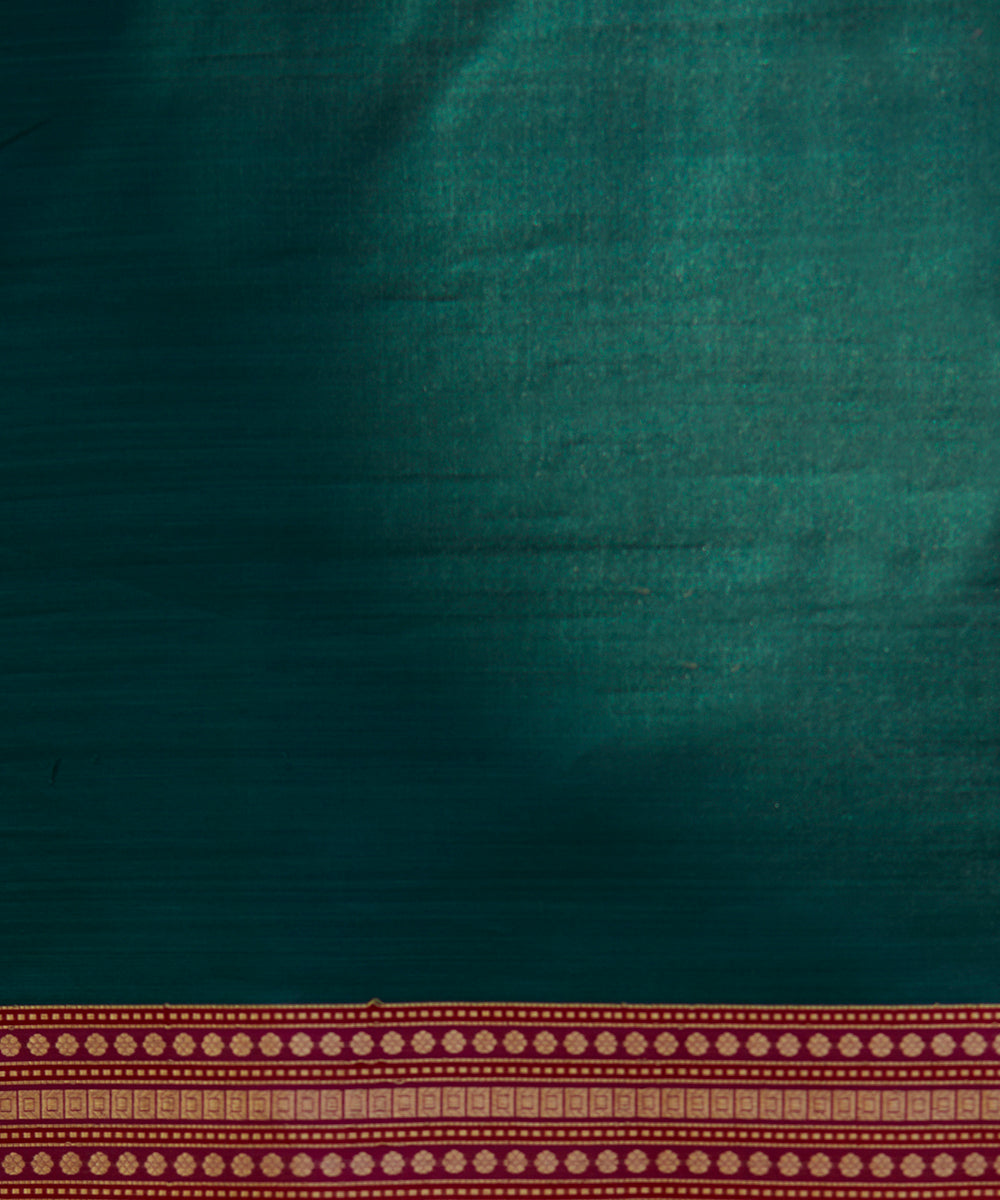 Cream_Handloom_Pure_Tissue_Silk_Banarasi_Saree_With_Golden_Booti_And_Meenakari_Border_WeaverStory_05