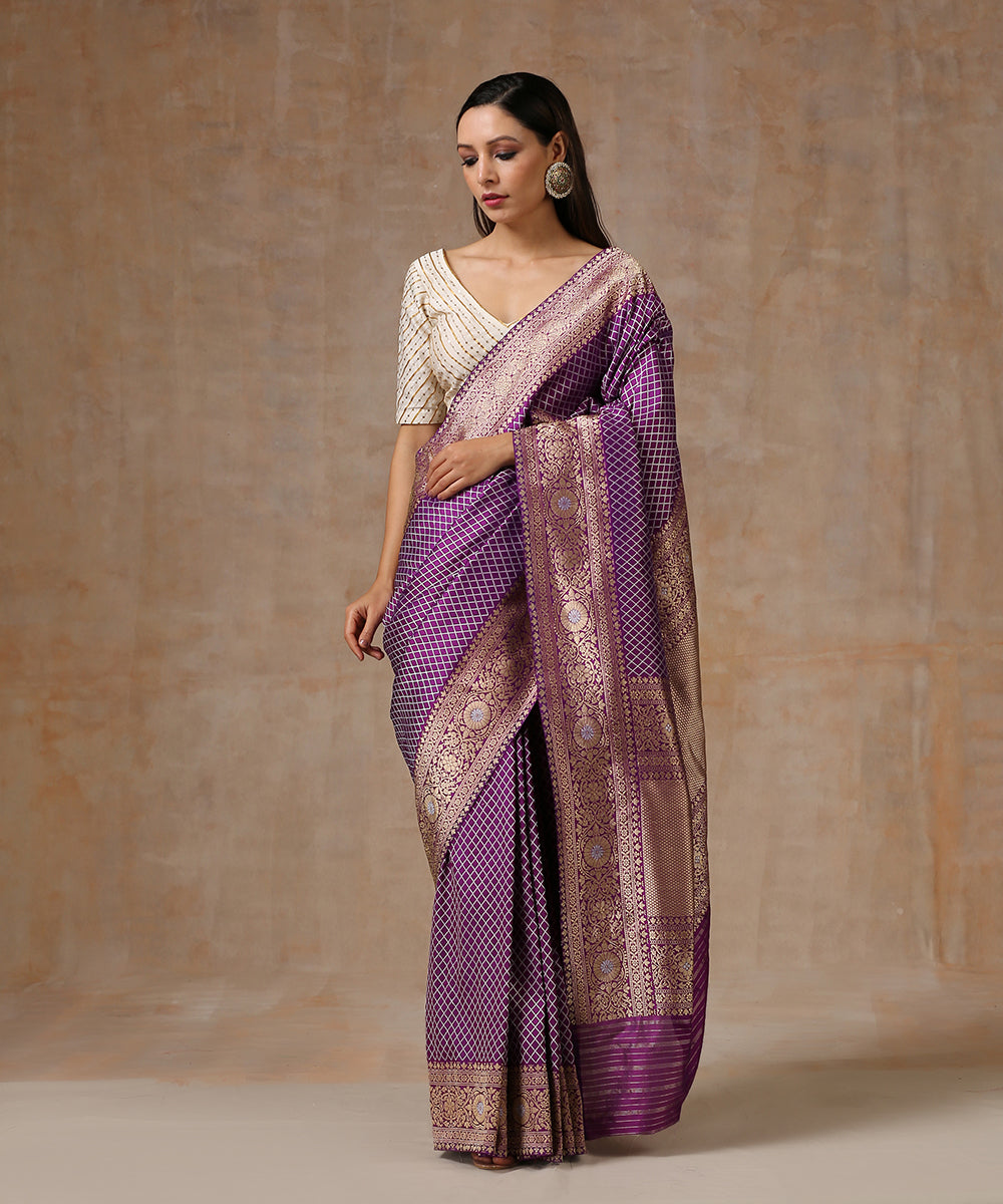 Handloom_Red_Pure_Katan_Silk_Banarasi_Saree_With_Chaand_Boota_WeaverStory_02