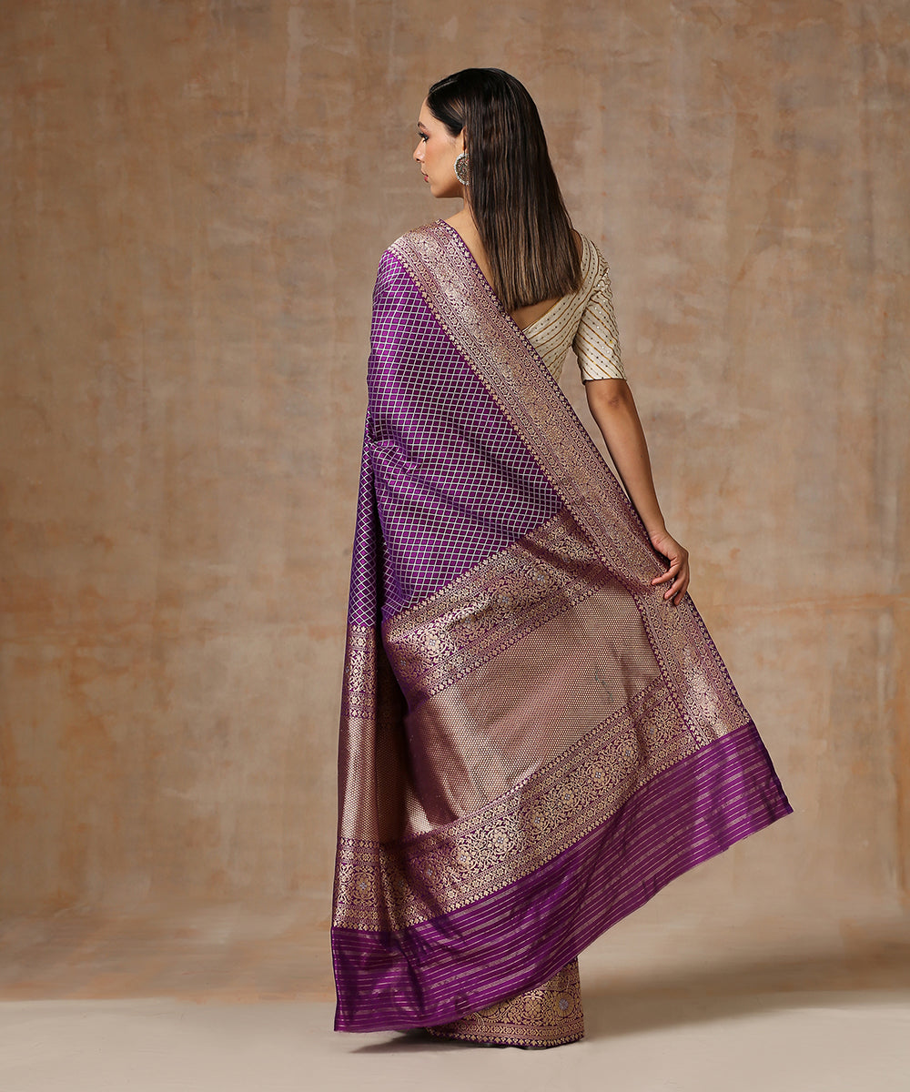 Handloom_Red_Pure_Katan_Silk_Banarasi_Saree_With_Chaand_Boota_WeaverStory_03