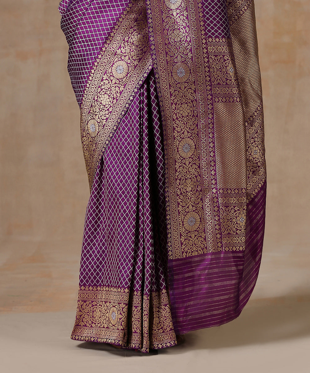 Handloom_Red_Pure_Katan_Silk_Banarasi_Saree_With_Chaand_Boota_WeaverStory_04