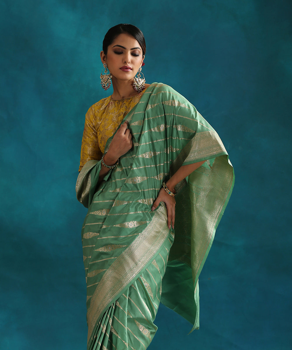 Handloom_Mint_Green_Pure_Katan_Silk_Banarasi_Saree_With_Silver_Meenakari_Booti_WeaverStory_01