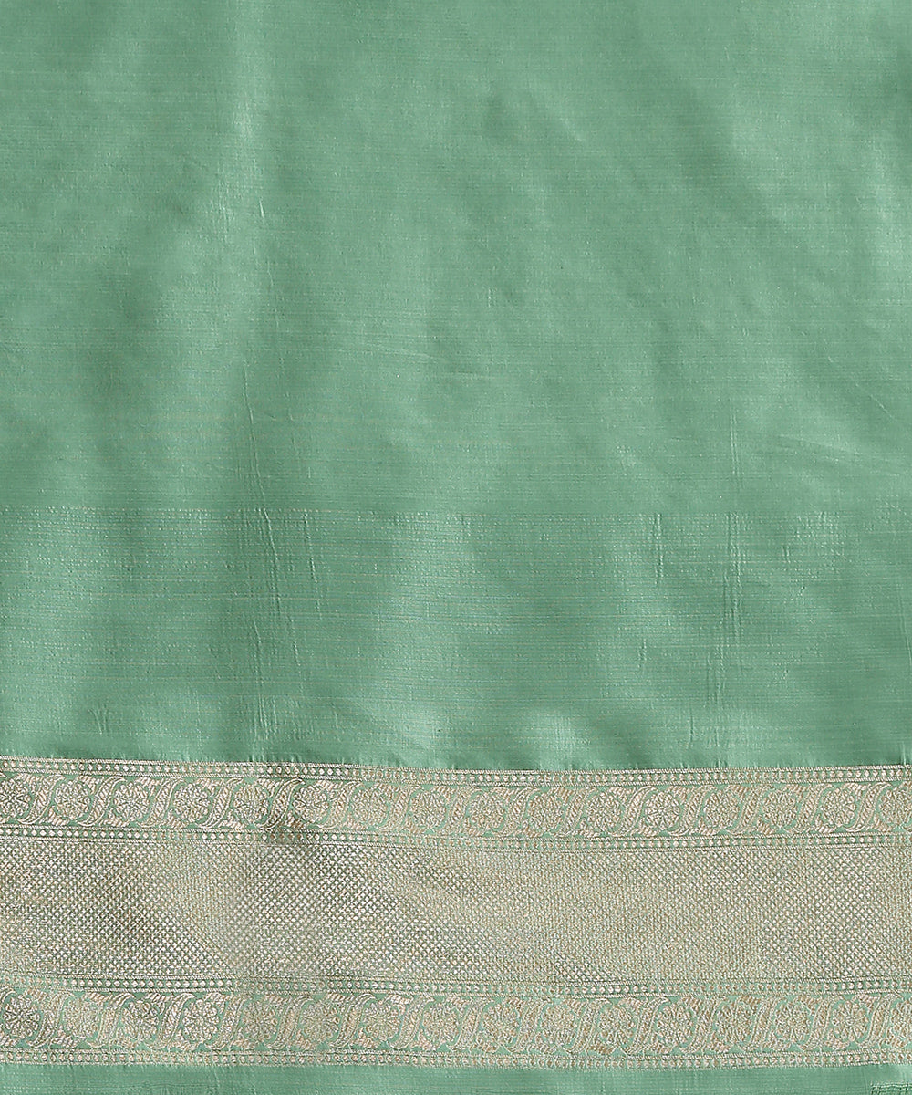 Handloom_Mint_Green_Pure_Katan_Silk_Banarasi_Saree_With_Silver_Meenakari_Booti_WeaverStory_05