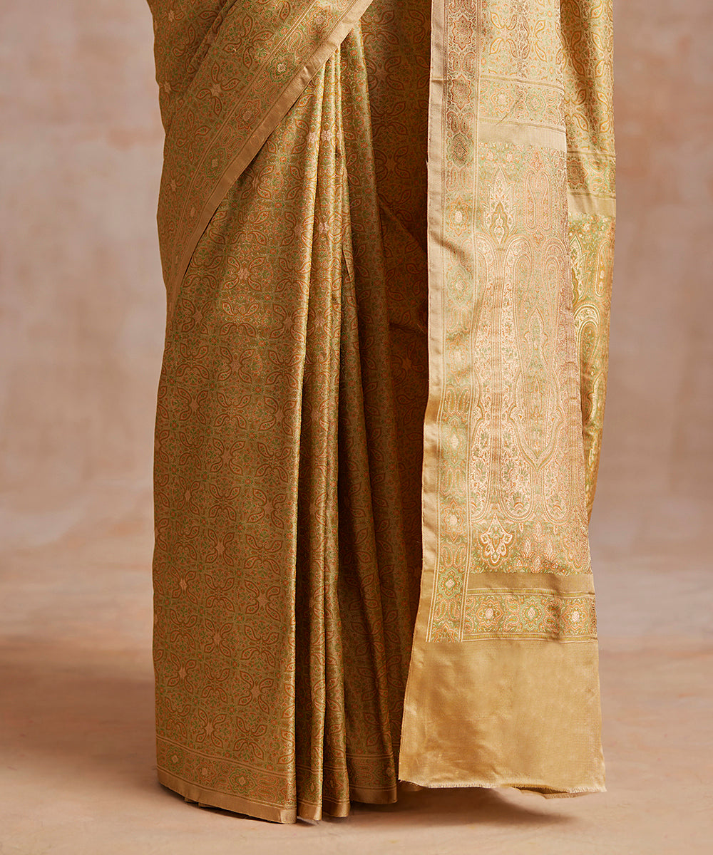Handloom_Beige_Pure_Katan_Silk_Resham_Tanchoi_Banarasi_Zari_Booti_Saree_WeaverStory_04