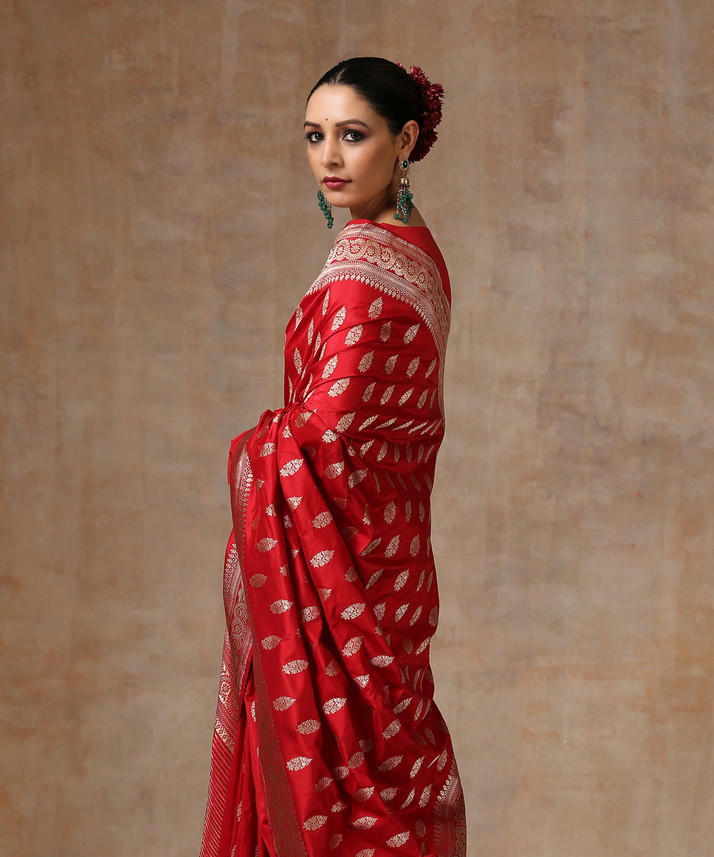 Red_Handloom_Pure_Katan_Silk_Banarasi_Saree_With_Kadhwa_Booti_WeaverStory_01