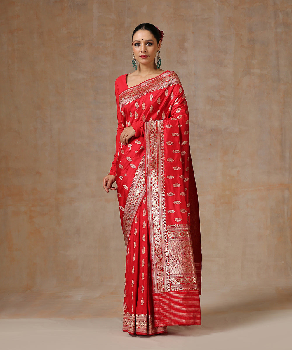 Red_Handloom_Pure_Katan_Silk_Banarasi_Saree_With_Kadhwa_Booti_WeaverStory_02