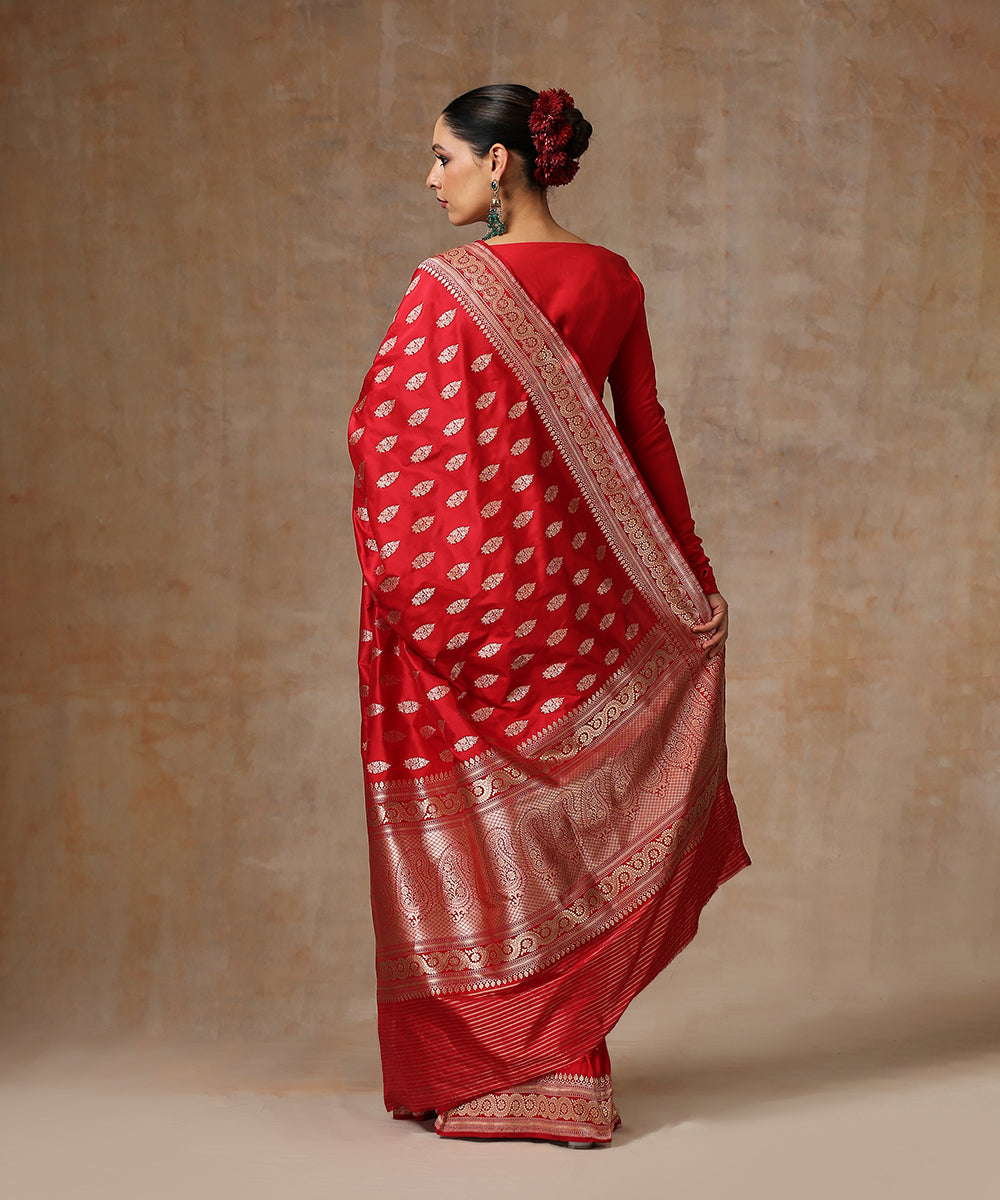 Red_Handloom_Pure_Katan_Silk_Banarasi_Saree_With_Kadhwa_Booti_WeaverStory_03